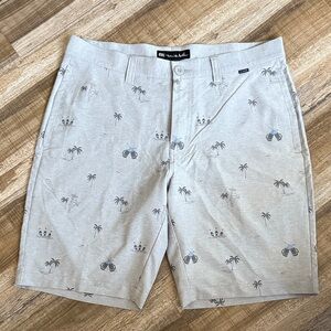 Travis Mathew Gray Palm Parrot Beer Print Men's Shorts